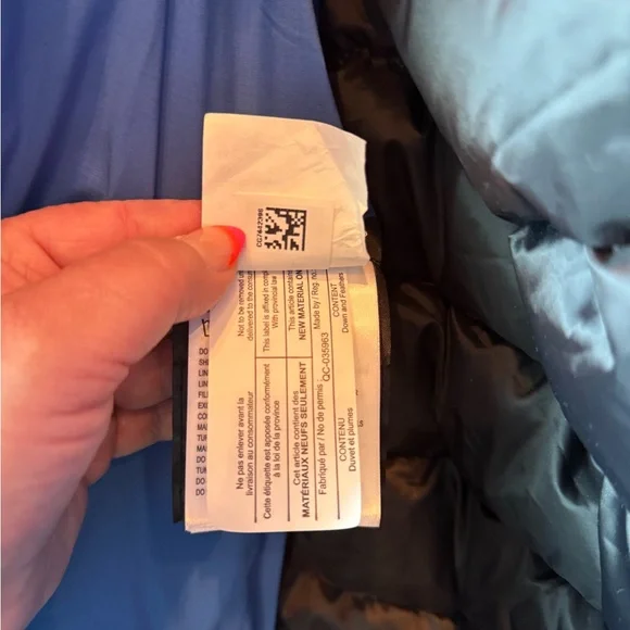 Canada Goose Blue Performance Jacket with Weather-Resistant Insulation - Picture 8 of 9